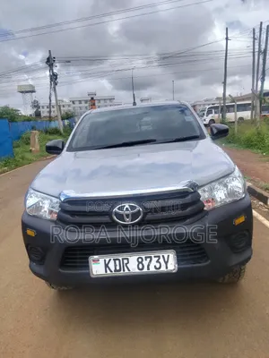 Toyota Hilux 2023 Silver