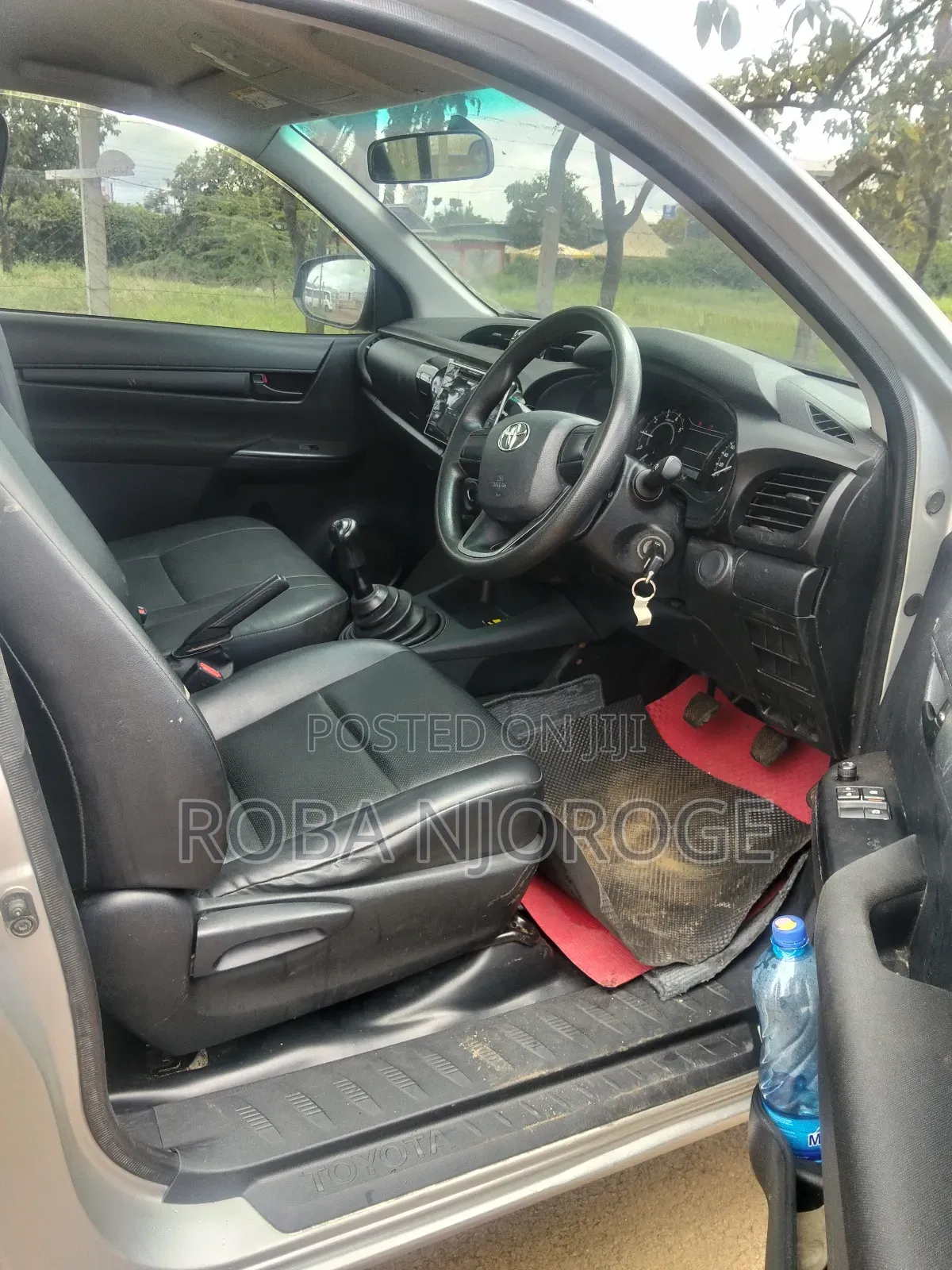 Toyota Hilux 2023 Silver