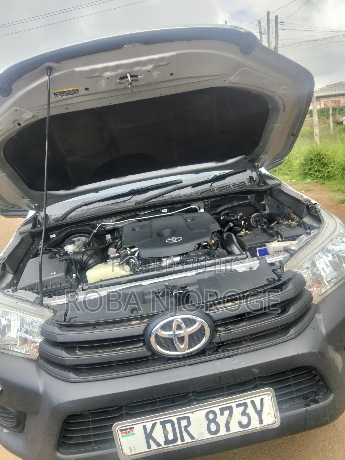 Toyota Hilux 2023 Silver