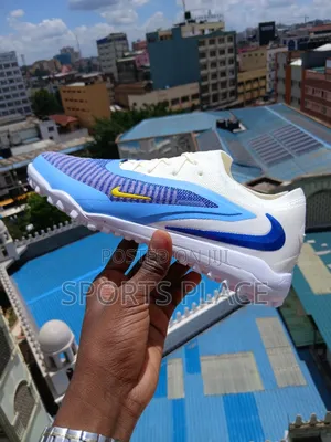Phantom 6 Low Cut Artificial Grass Tf Soccer Boots