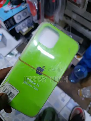Feany iPhone 14 Liquid Silicone Case With Microfiber Lining-Neon Green