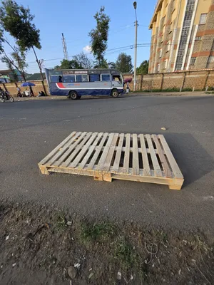 4 by 6 Detachable Simple Pallet Bed- Easy Assembly. Gog06