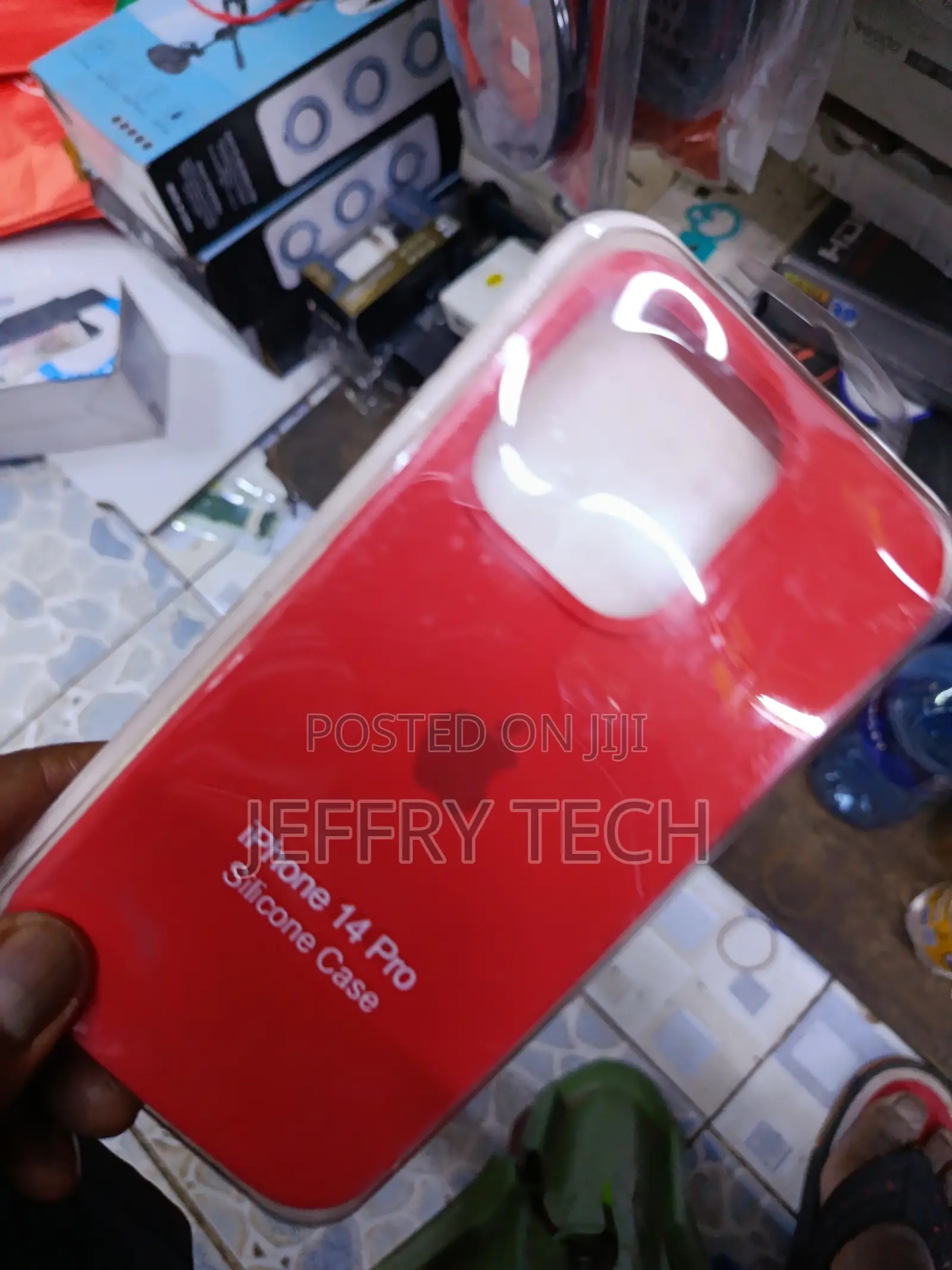 Fitsu iPhone 14 Pro Max Liquid Silicone Case With Cloth Lining -Red