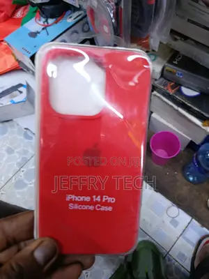 Fitsu iPhone 14 Pro Max Liquid Silicone Case With Cloth Lining -Red