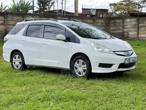 Honda Fit Shuttle 1.3 Hybrid 2WD 2013 White