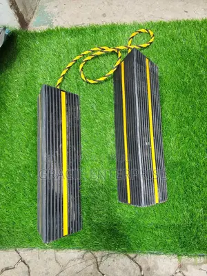 Heavy-Duty Rubber Wheel Chocks