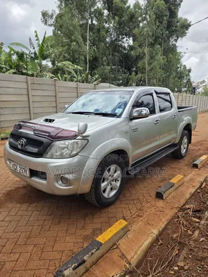 Toyota Hilux 2010 Silver