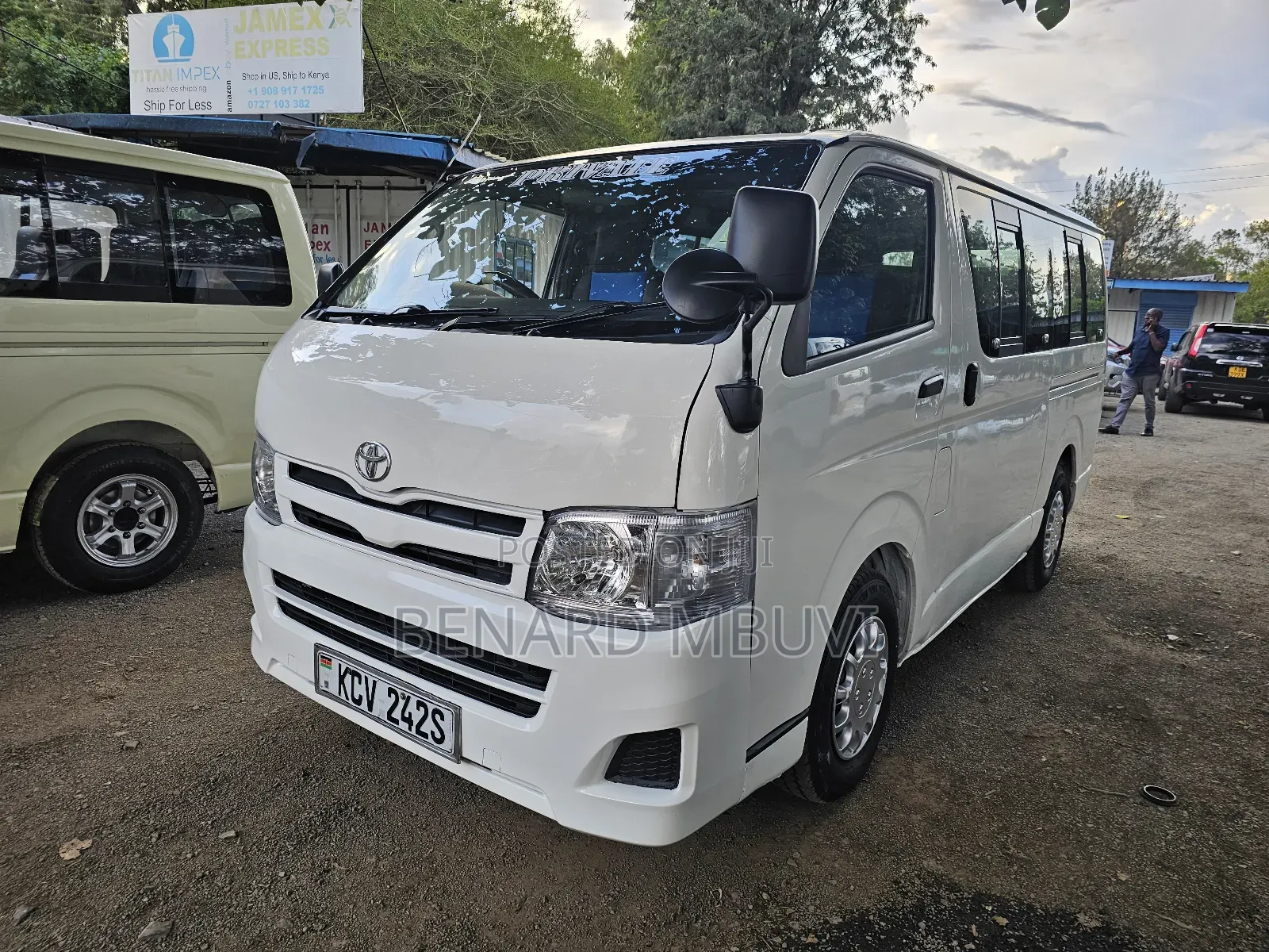 Toyota HiAce 2013 White