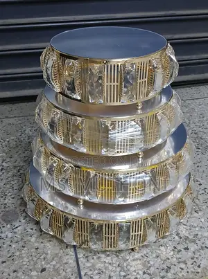 4-Piece Set of Gold-Colored Iron Cake Stands
