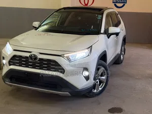 Toyota RAV4 2019 White