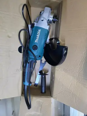 Makita 9inch Angle Grinder 2100w