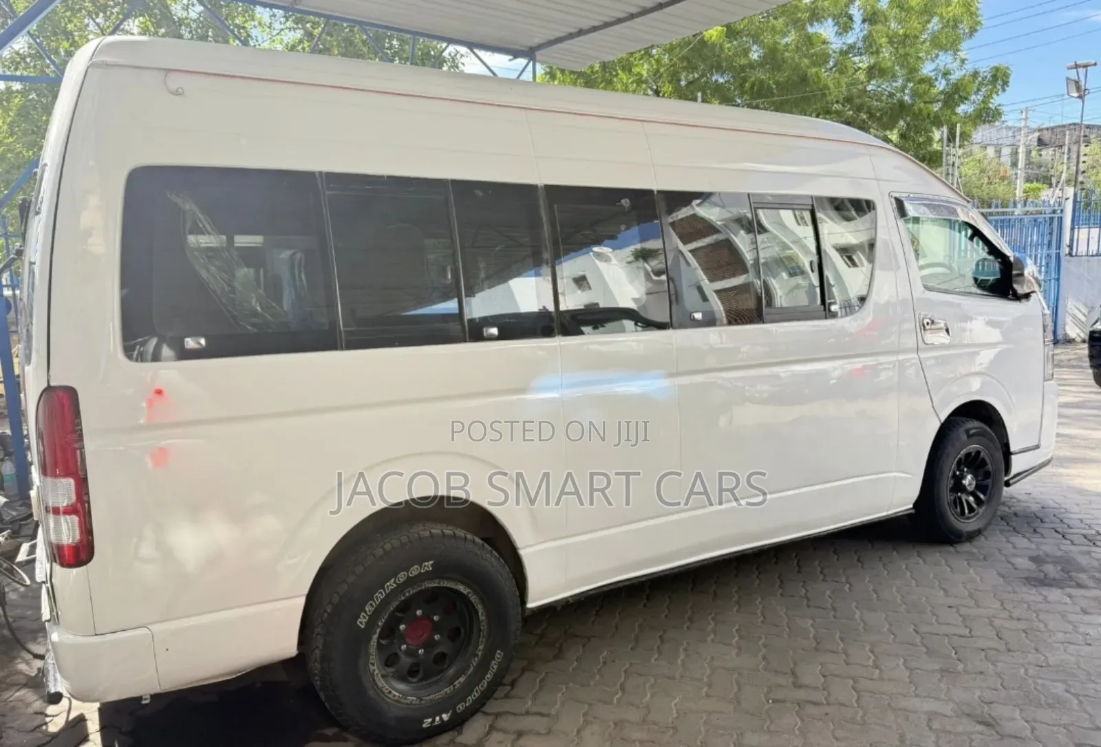Toyota HiAce 2013 White