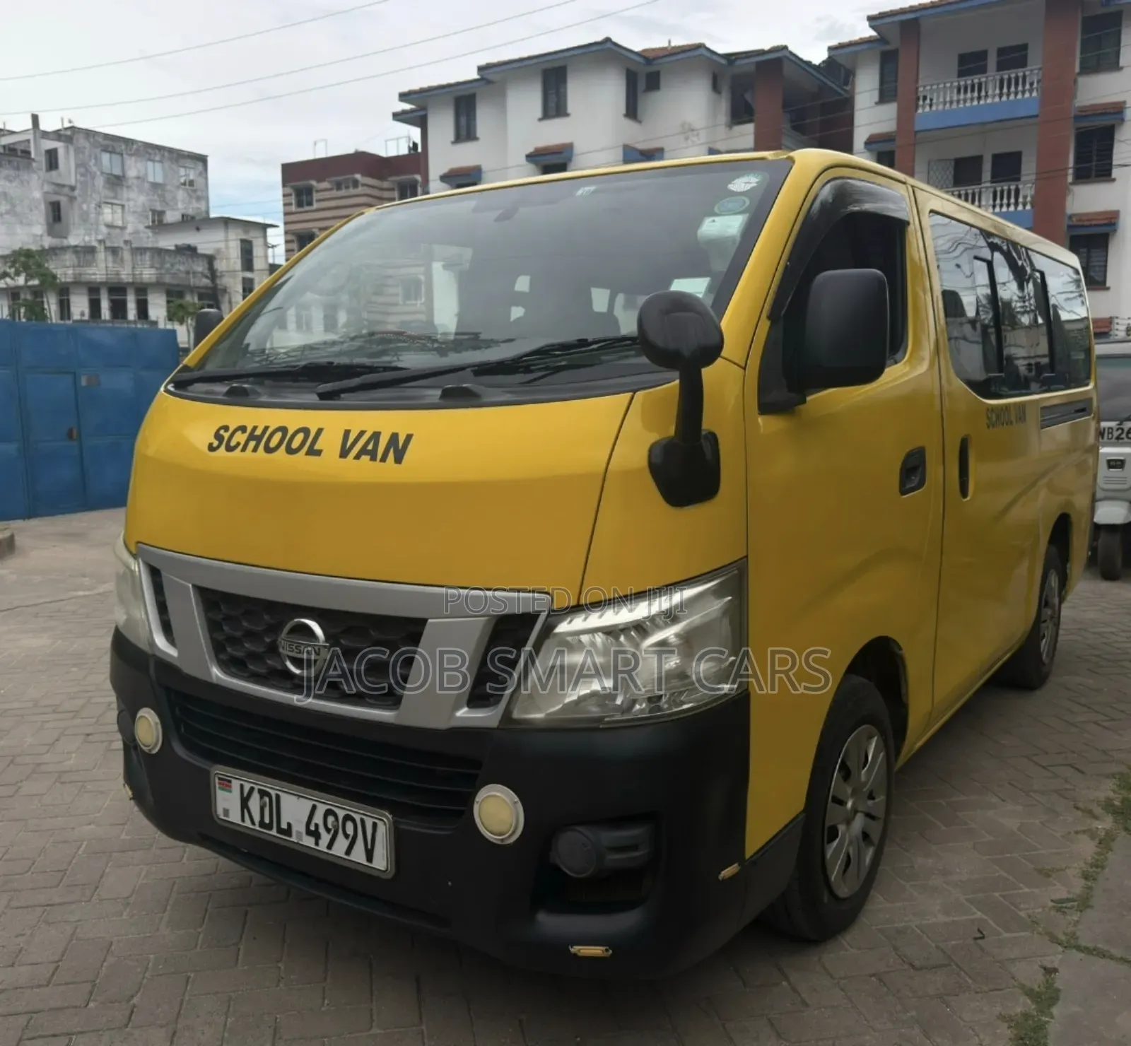 Nissan Caravan (Urvan) 2015 Yellow