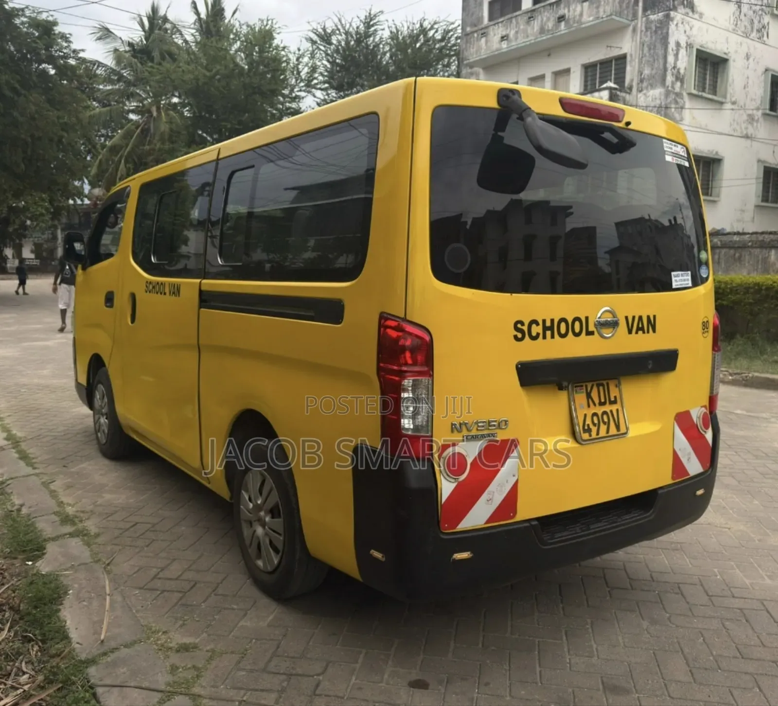 Nissan Caravan (Urvan) 2015 Yellow