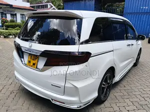 Honda Odyssey 2.0 Hybrid (7 seater) 2017 White
