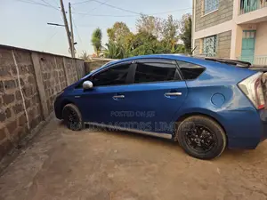 Toyota Prius Four 4dr Hatchback (1.8L 4cyl gas/electric hybrid CVT)