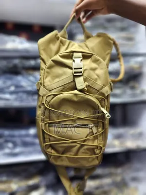Outdoor Adventure Hydration Pack – High-Durability Water Carrier