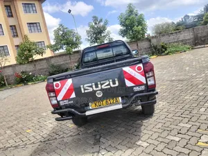 Isuzu D-MAX 2023 Green