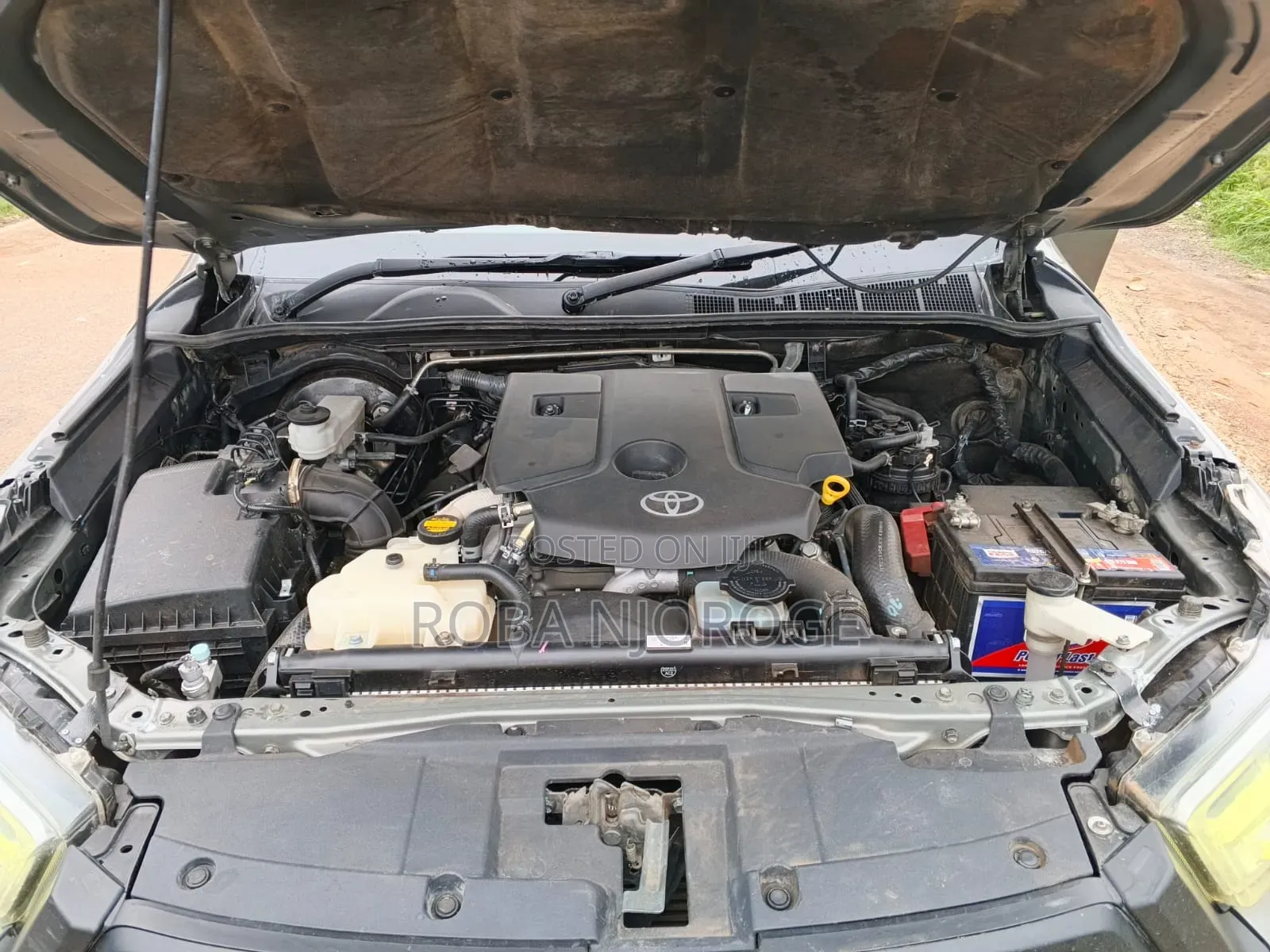 Toyota Hilux 2023 Gold