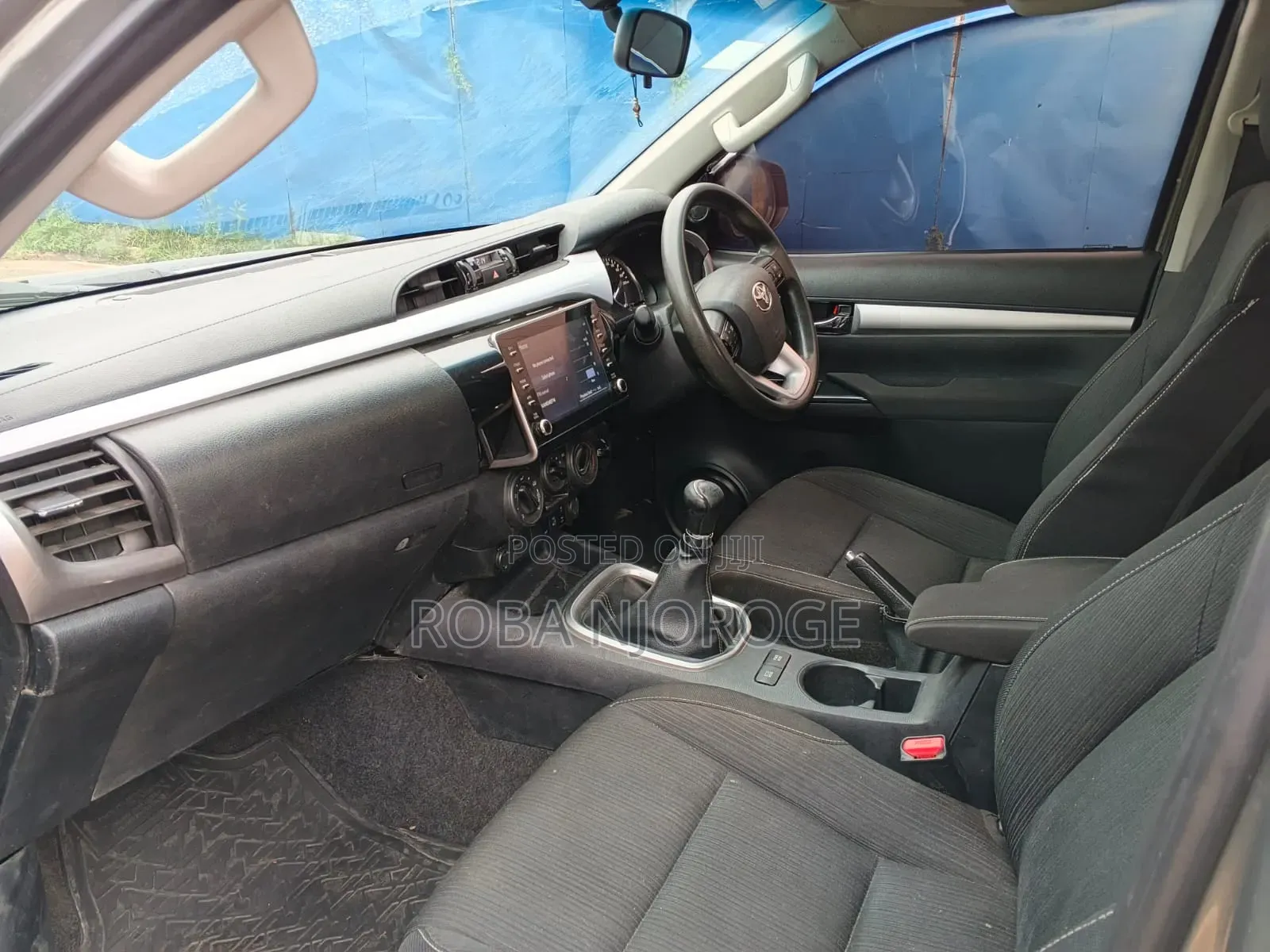 Toyota Hilux 2023 Gold