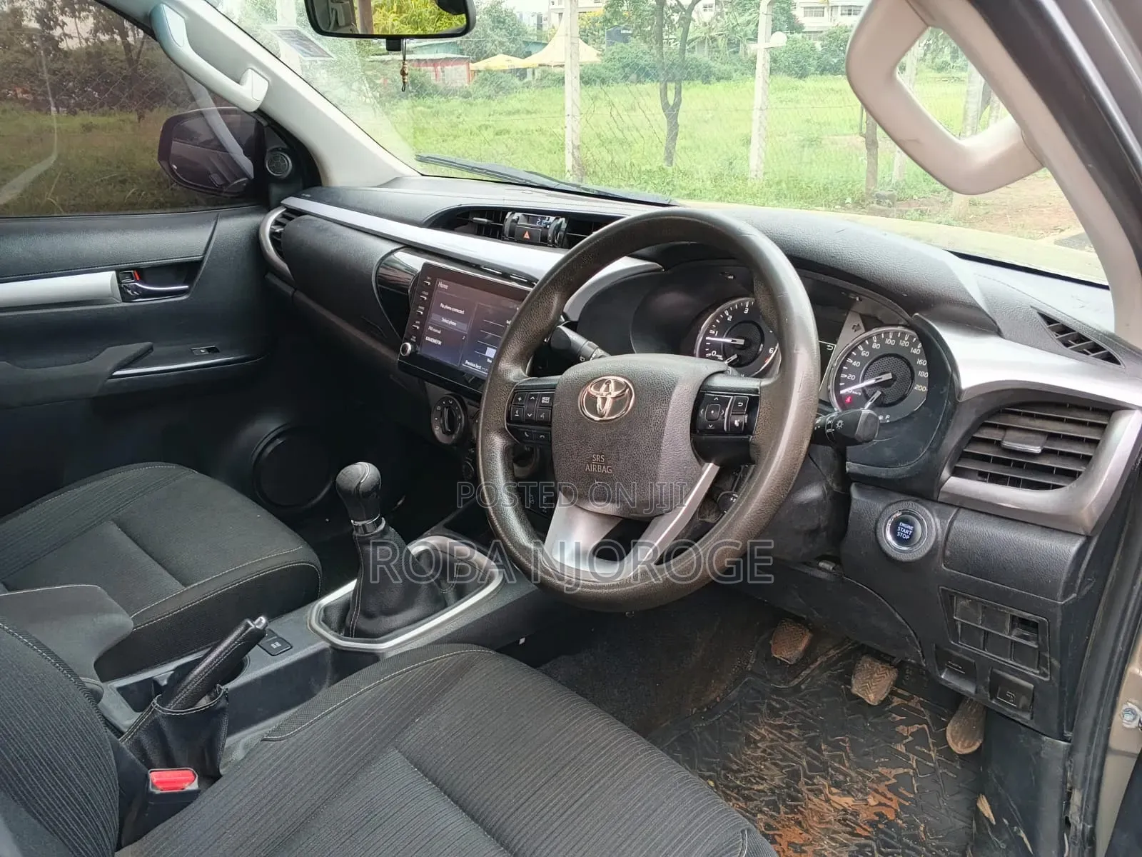Toyota Hilux 2023 Gold