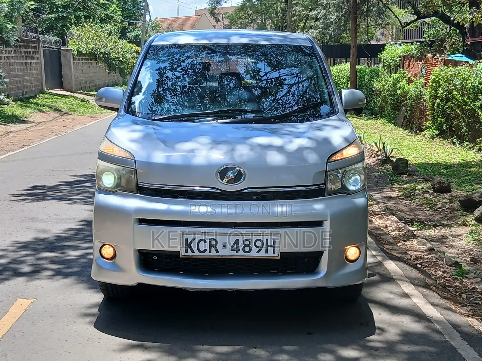 Toyota Voxy 2012 Silver