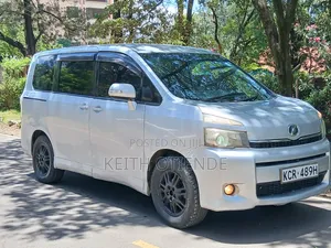 Toyota Voxy 2012 Silver