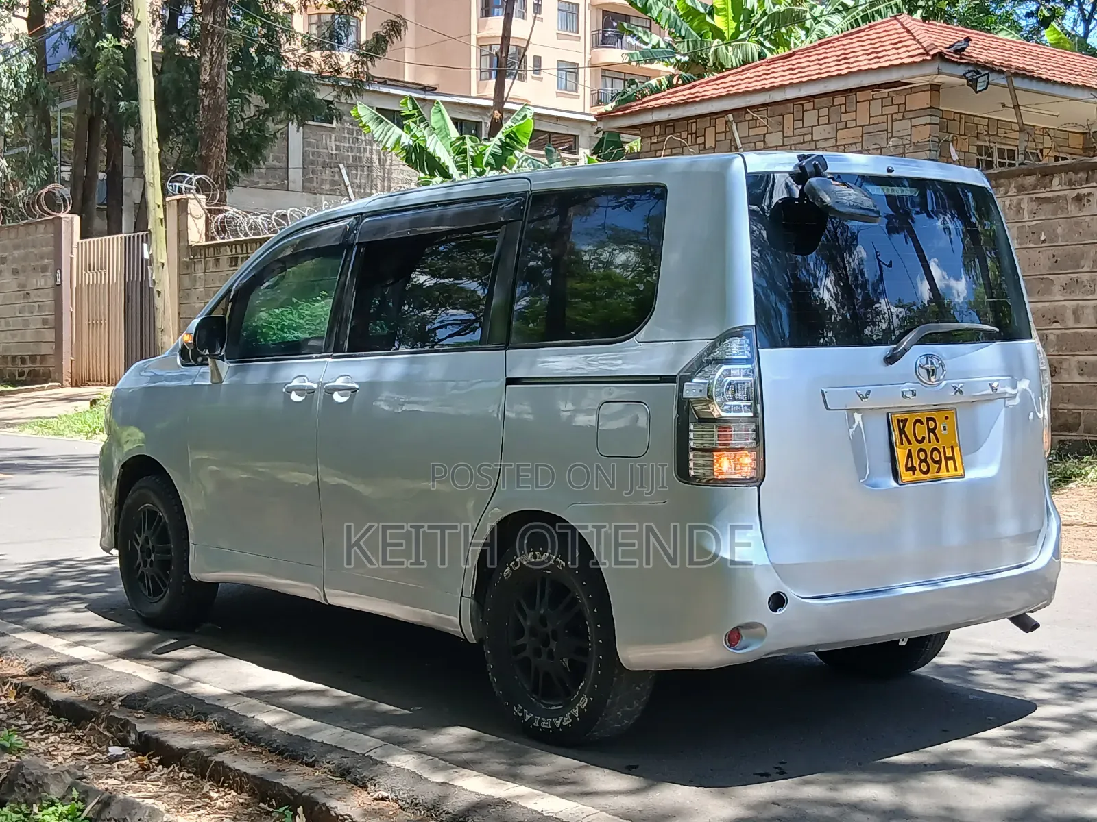 Toyota Voxy 2012 Silver