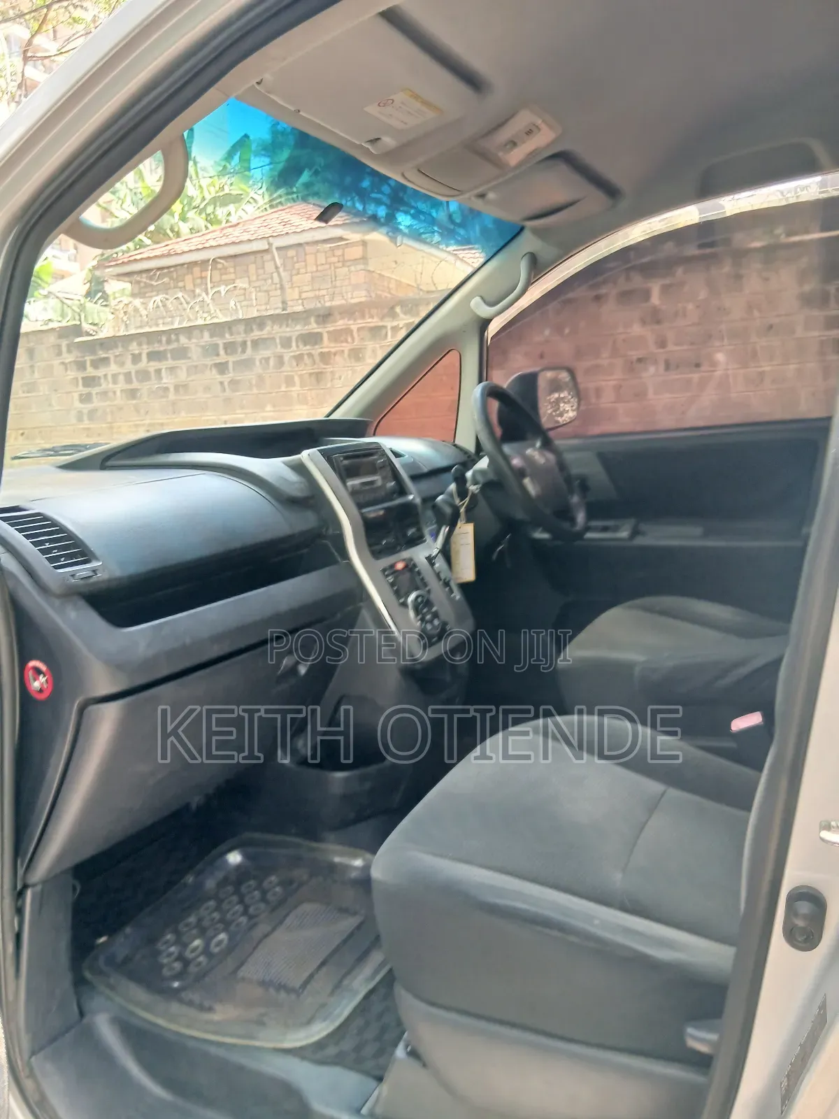 Toyota Voxy 2012 Silver