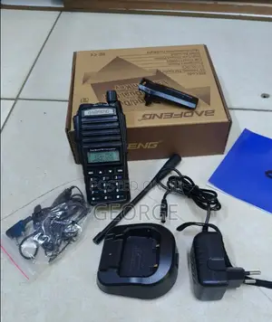 Baofeng Uv-82 Dual Band Handheld Transceiver Walkie Talkie.