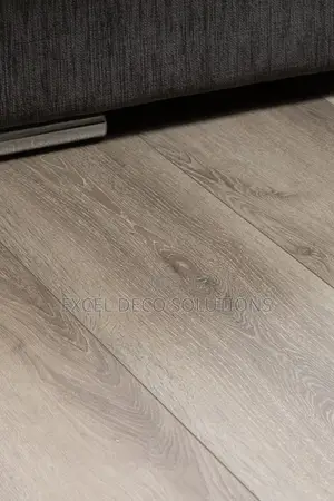 Laminate Floor Planks for Home, Office and Indoor Flooring Use