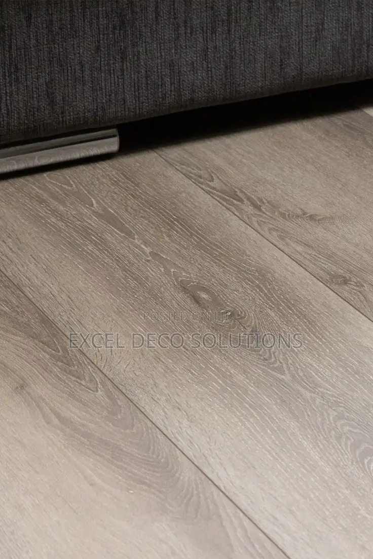 Laminate Floor Planks for Home, Office and Indoor Flooring Use