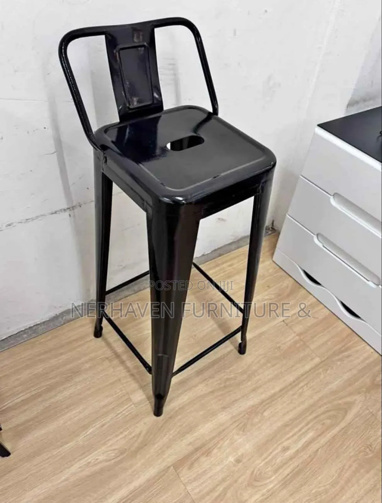 Lab Stool With High Back Bistro