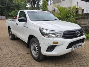 Toyota Hilux 2024 White