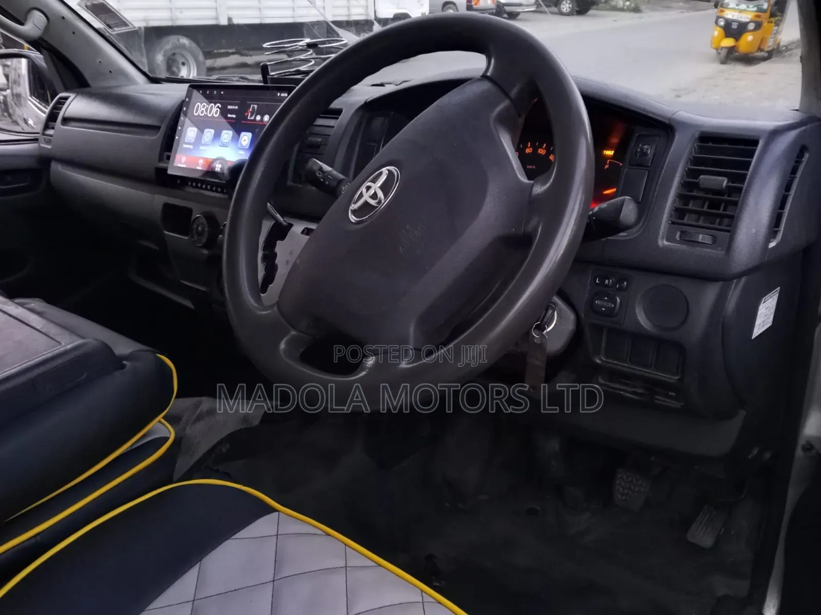 Toyota HiAce 2017 Silver