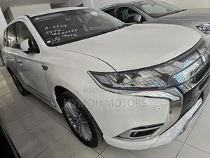 Mitsubishi Outlander 2019 White