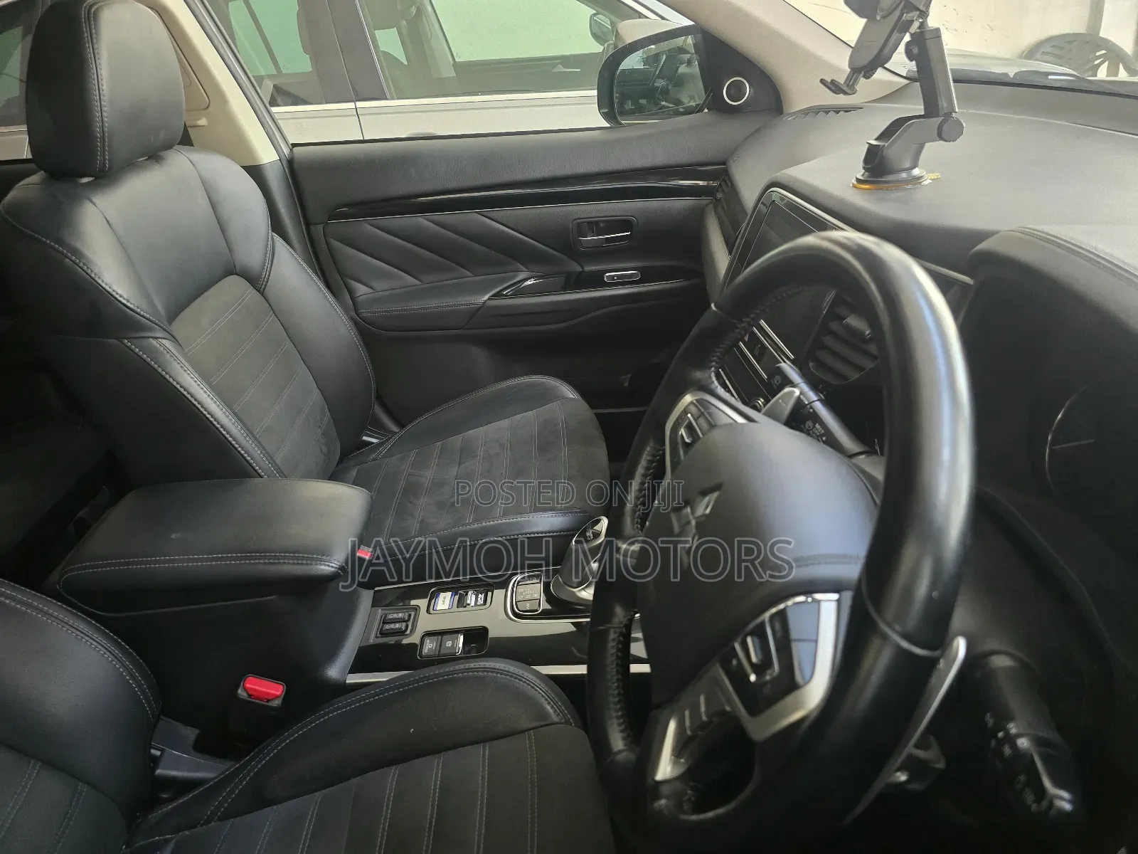 Mitsubishi Outlander 2019 White