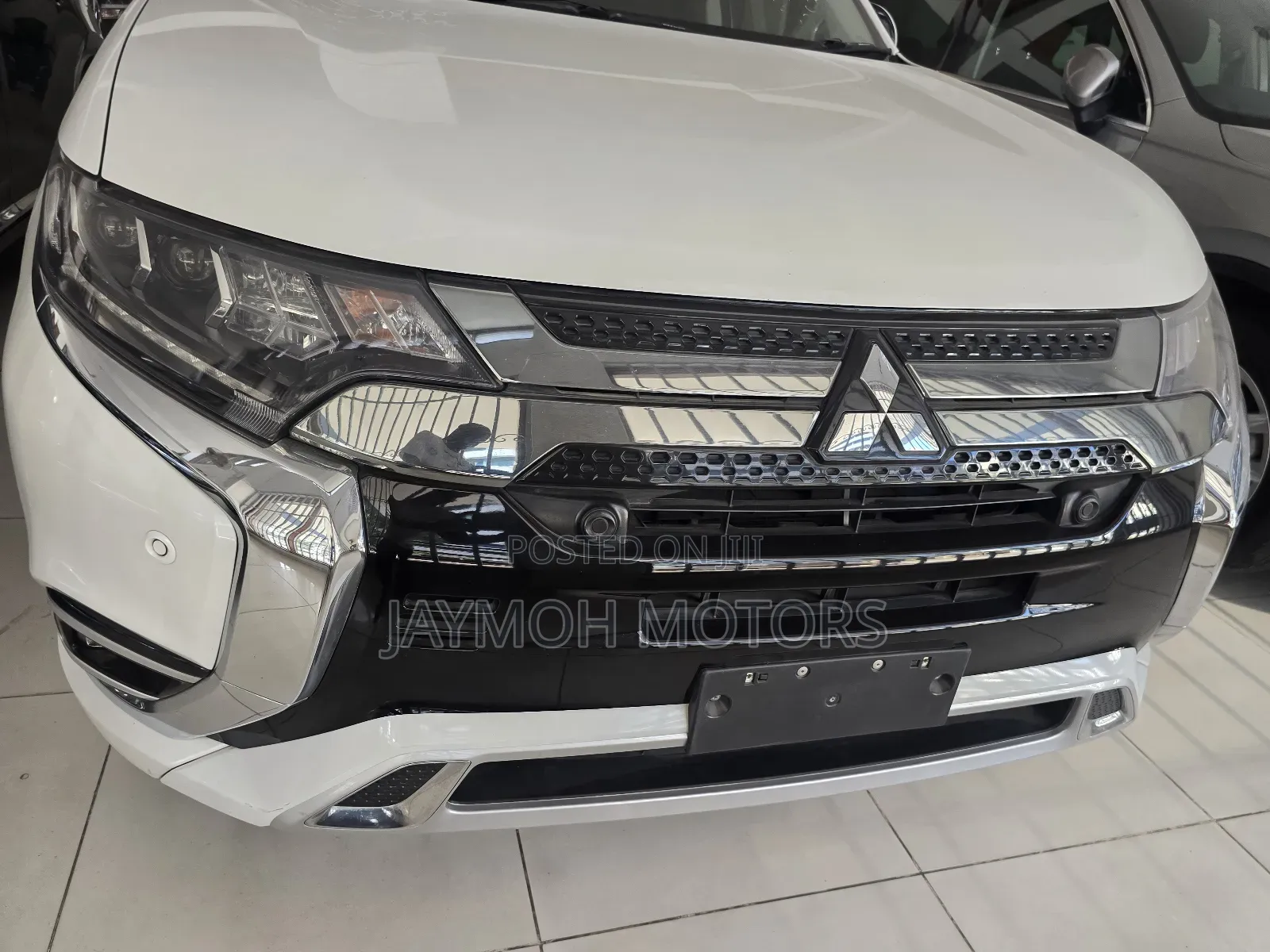 Mitsubishi Outlander 2019 White