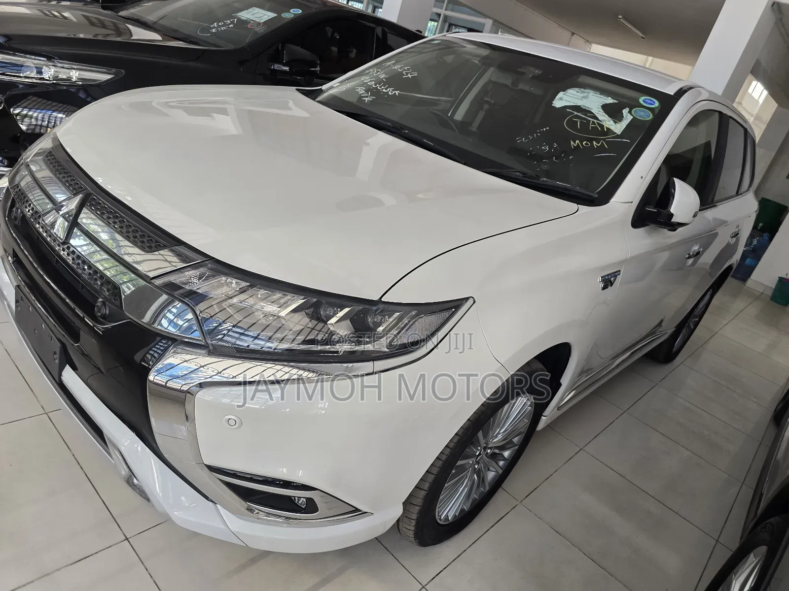 Mitsubishi Outlander 2019 White