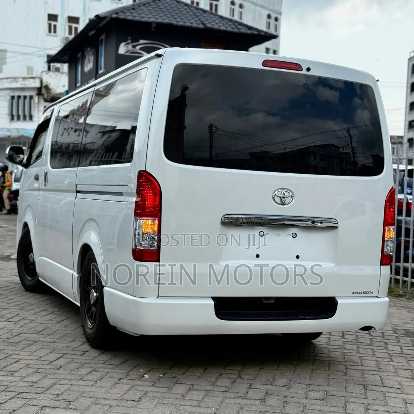 Toyota HiAce 2018 White