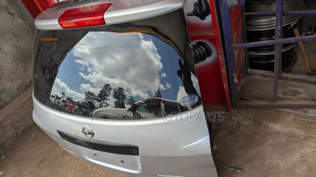 Nissan Advan Boot
