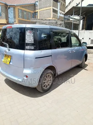 Toyota Sienta 2012 Blue
