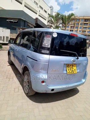 Toyota Sienta 2012 Blue