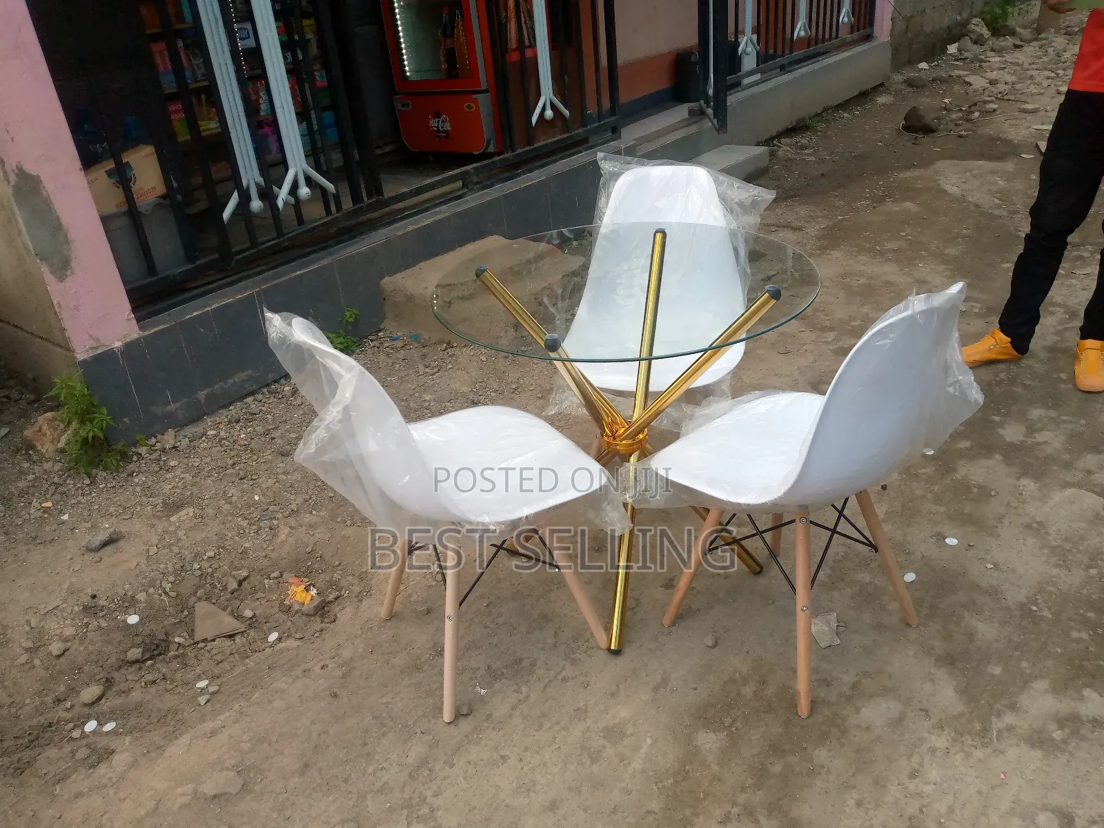 3 Seater Round Table