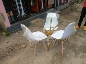 3 Seater Round Table