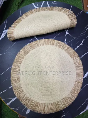 Round Elegant Table Mat