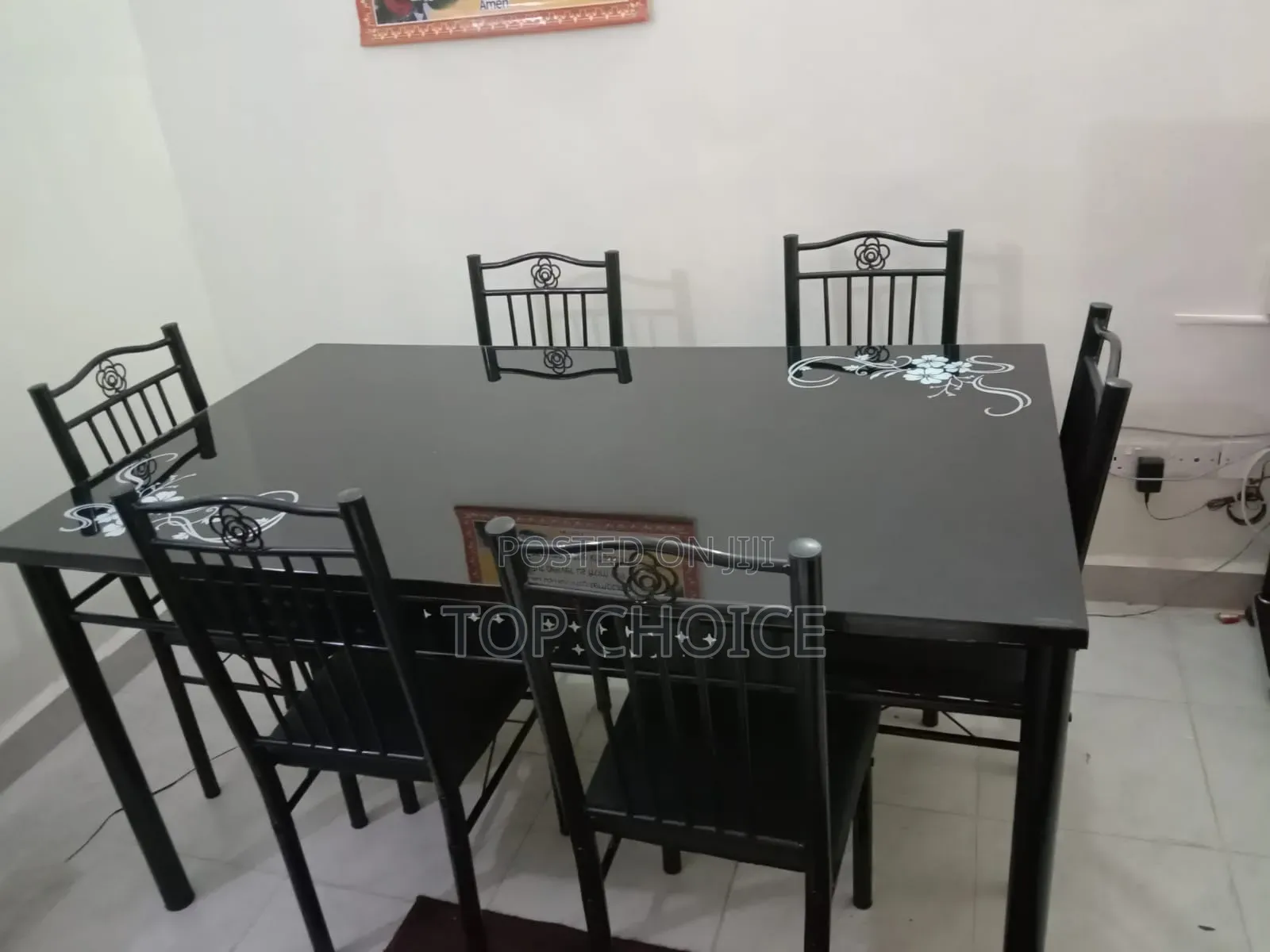 Comfortable Glass Dining Table 6- Seater