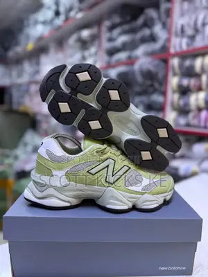 New Balance 9060 0live
