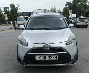 Toyota Sienta 2016 Silver