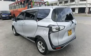 Toyota Sienta 2016 Silver